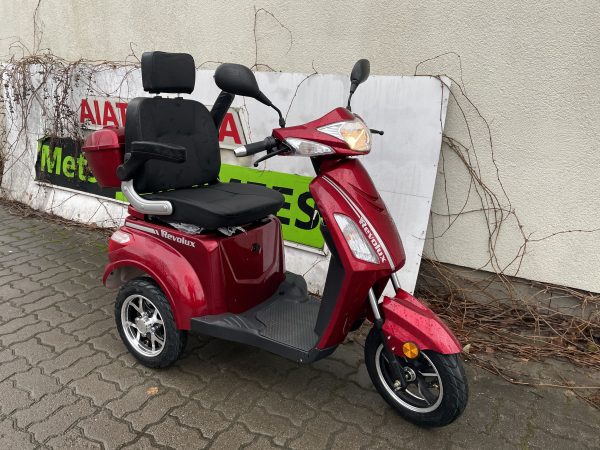 IMG-3860 Elektriroller Revolux VM4 3-rattaline (koos korviga)