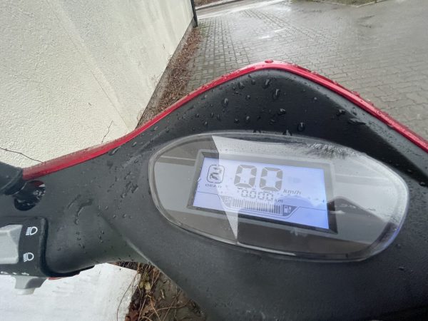 IMG-3863 Elektriroller Revolux VM4 3-rattaline (koos korviga)