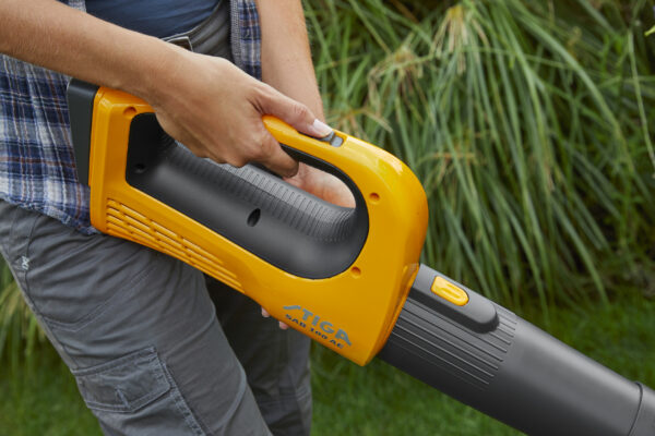 Akupuhur Stiga BL 100e (komplekt koos aku ja laadijaga)