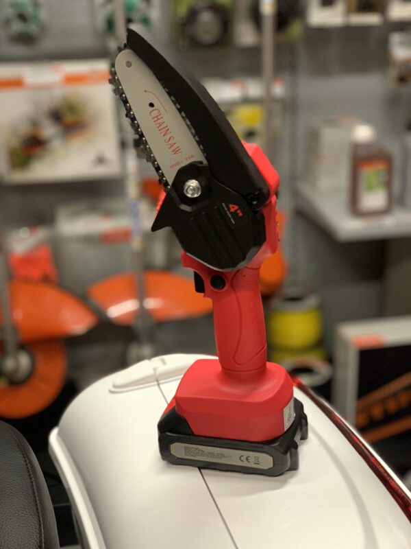 IMG_8111 Akuoksasaag 18.5V - punane (komplekt aku ja laadijaga)