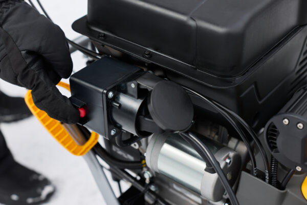 ST966_2S2667515ST1_amb17-scaled LUMEPUHUR STIGA ST 966 (elektristarteri, käepideme soojendustega, hüdrostaatilise ülekandega)