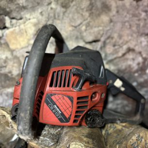 Mootorsaag varuosadeks - Jonsered CS 2137