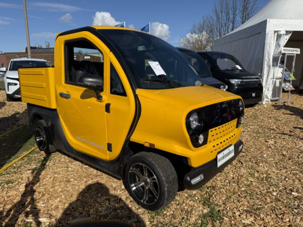 IMG_0472 Elektriauto EV6000-Pickup Luqi Revolux 150